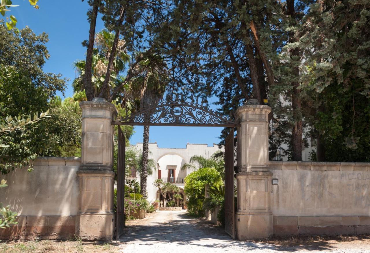 Palazzo Francesco Grassi Bed & Breakfast Aradeo Екстериор снимка