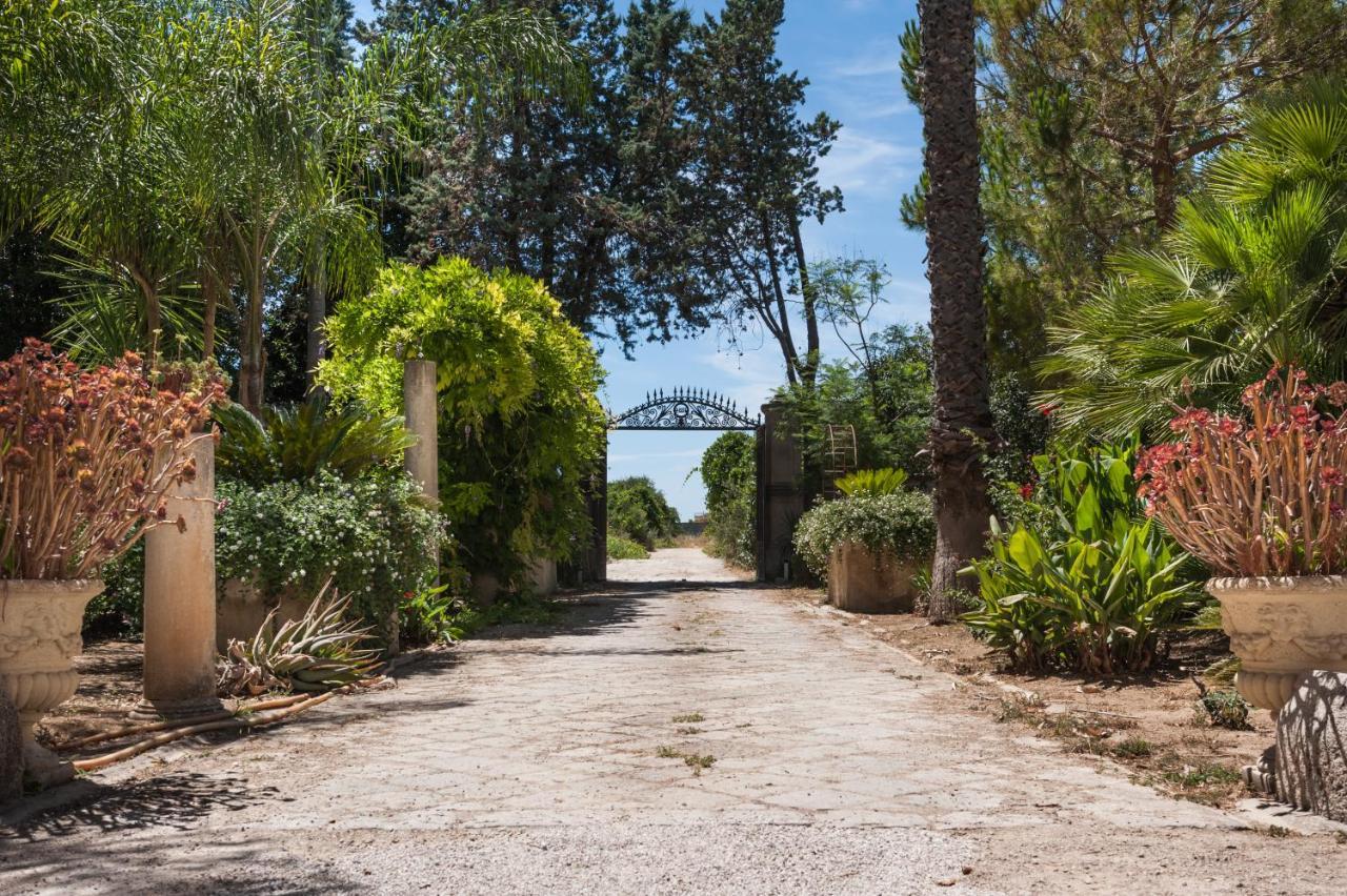 Palazzo Francesco Grassi Bed & Breakfast Aradeo Екстериор снимка